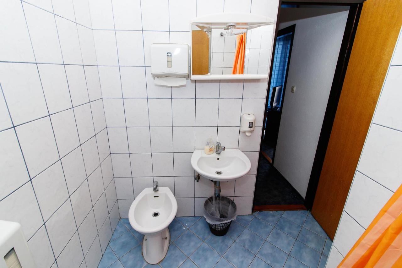 Motel "Tri Lovca" クニン 部屋 写真