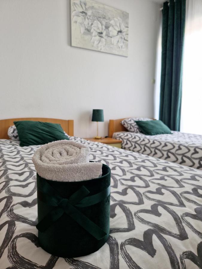 Motel "Tri Lovca" クニン エクステリア 写真