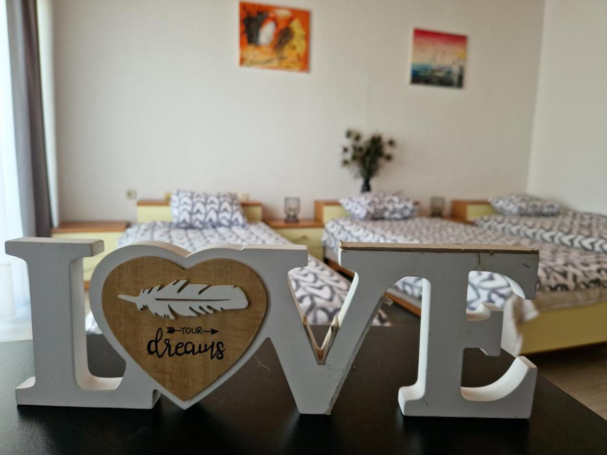 Motel "Tri Lovca" クニン エクステリア 写真