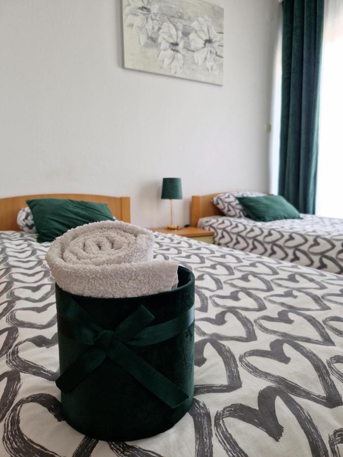 Motel "Tri Lovca" クニン エクステリア 写真
