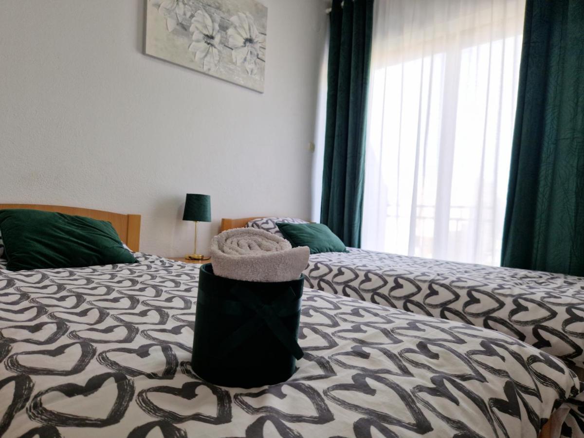 Motel "Tri Lovca" クニン エクステリア 写真