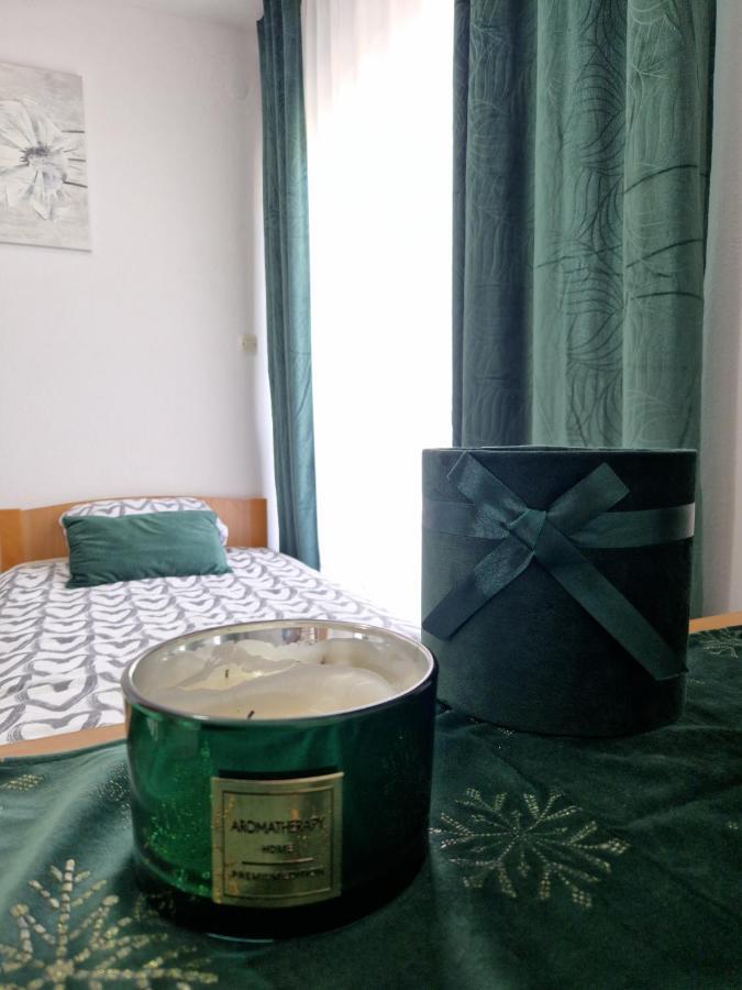 Motel "Tri Lovca" クニン エクステリア 写真