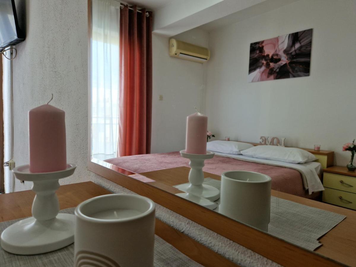 Motel "Tri Lovca" クニン エクステリア 写真