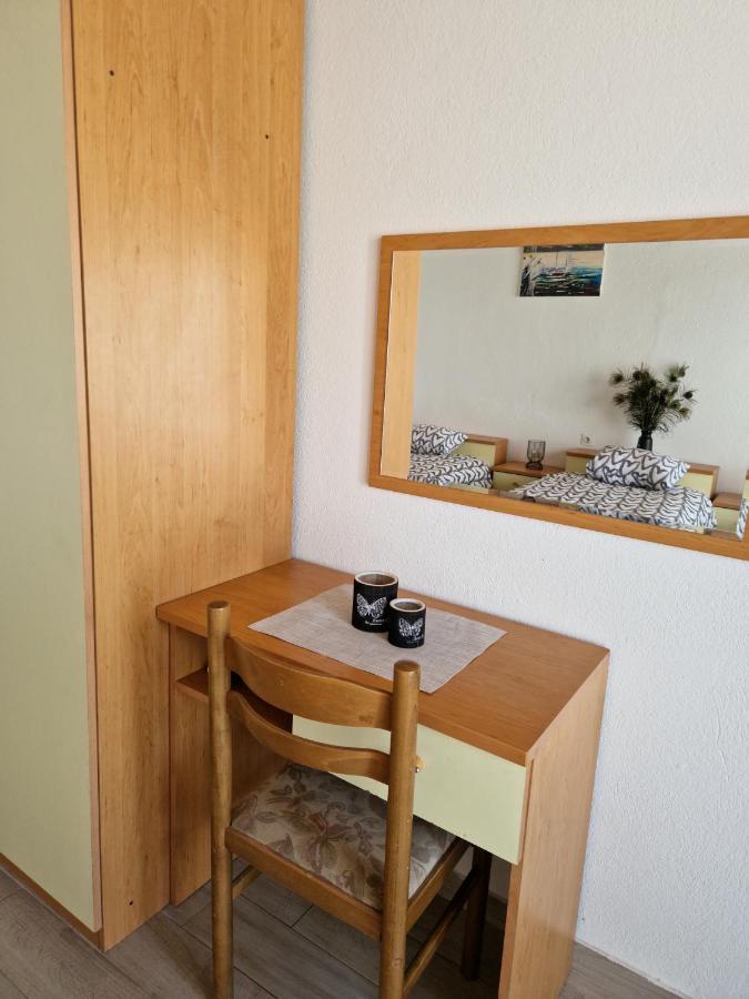 Motel "Tri Lovca" クニン エクステリア 写真