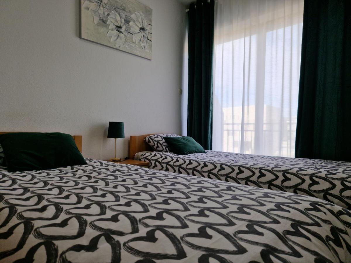 Motel "Tri Lovca" クニン エクステリア 写真