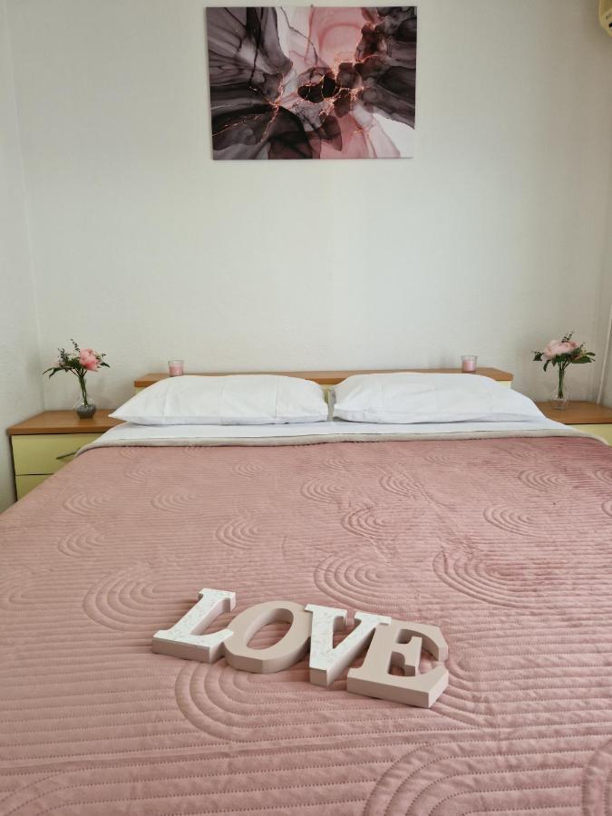 Motel "Tri Lovca" クニン エクステリア 写真